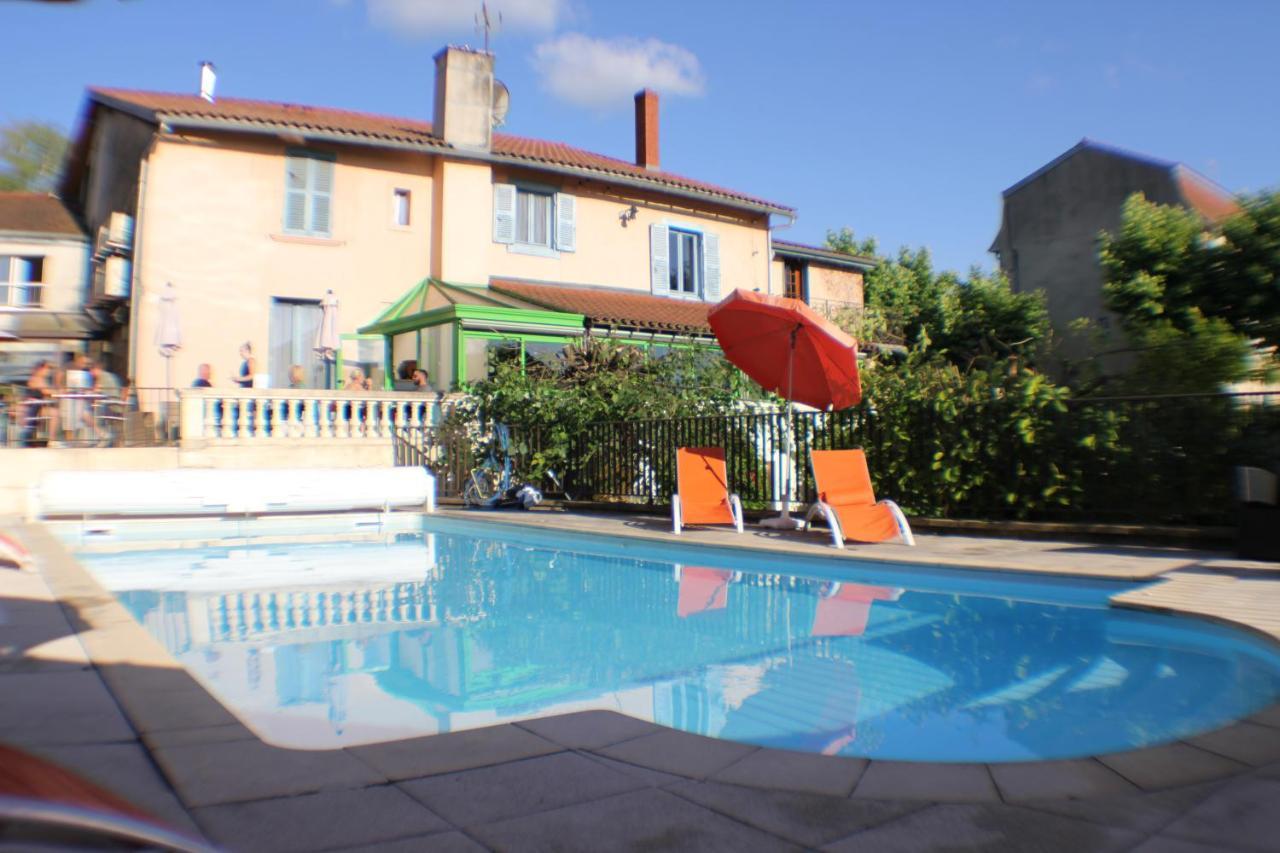 Logis Hotel Restaurant & Pizzeria Vuillot Cuiseaux Exterior photo