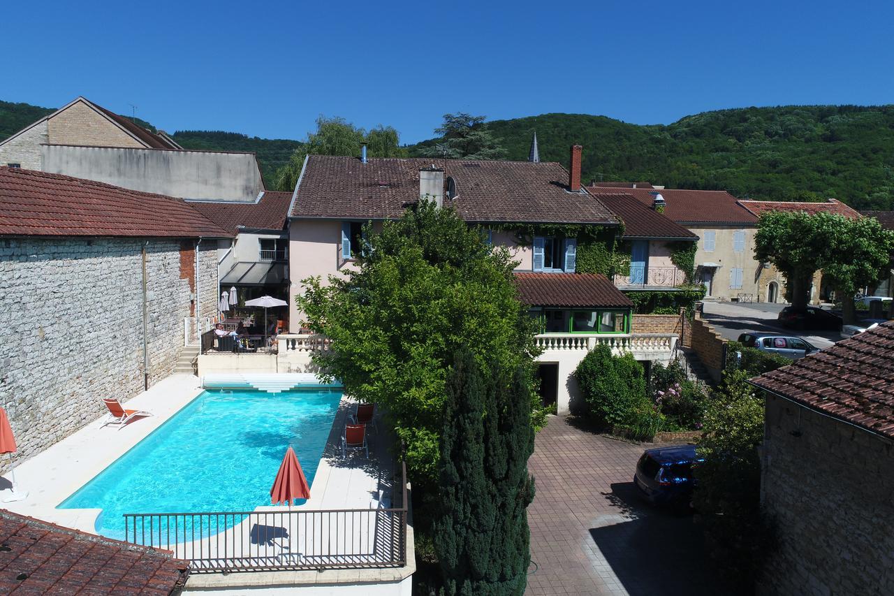Logis Hotel Restaurant & Pizzeria Vuillot Cuiseaux Exterior photo