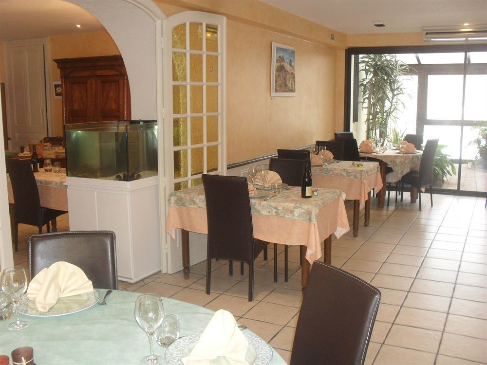 Logis Hotel Restaurant & Pizzeria Vuillot Cuiseaux Exterior photo