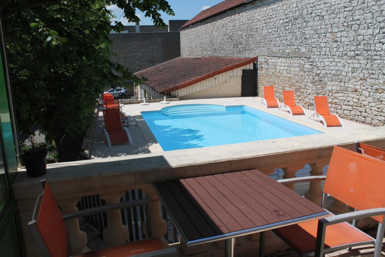 Logis Hotel Restaurant & Pizzeria Vuillot Cuiseaux Exterior photo